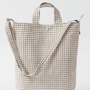 BAGGU Duck Bag in Natural Grid